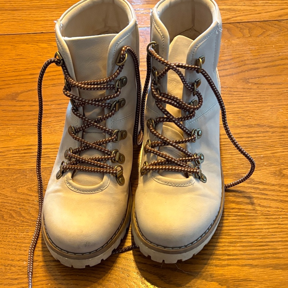 St. John’s Bay Women's White Lace-Up Boots